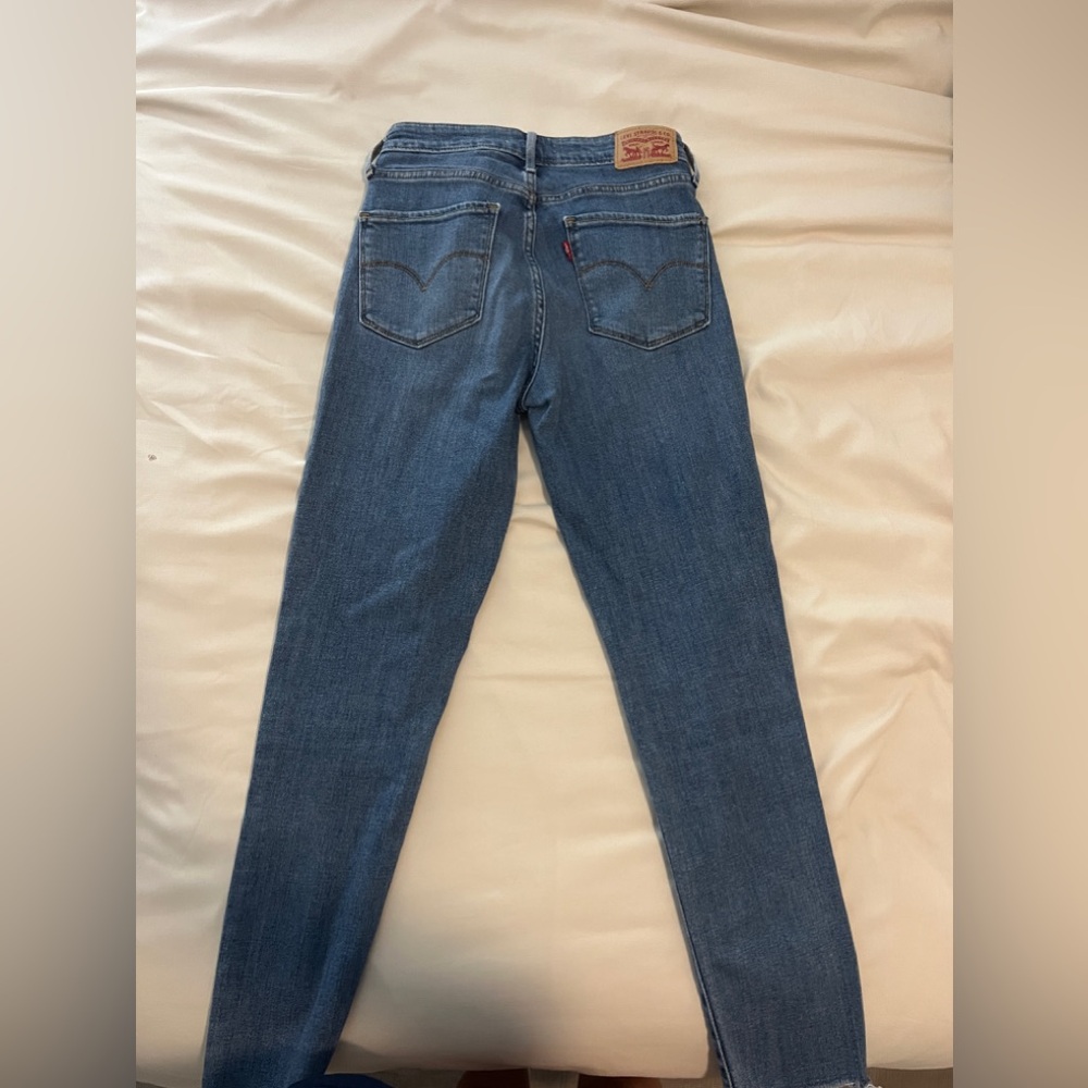 skinny women’s levi’s jeans size 26